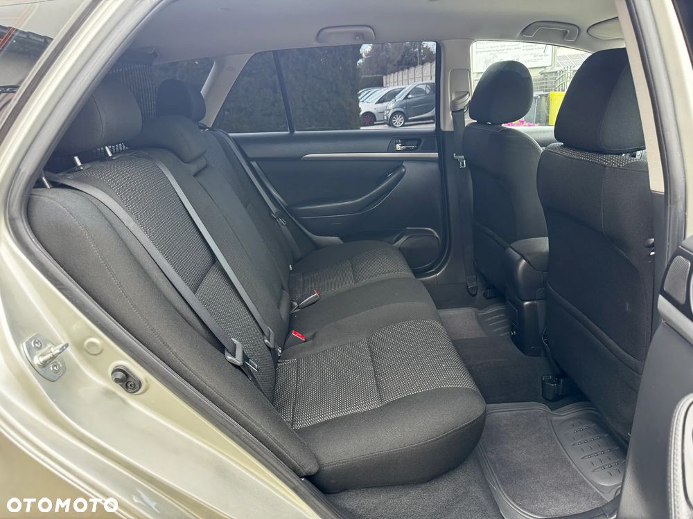 Toyota Avensis 1.8 VVT-i Executive - 32