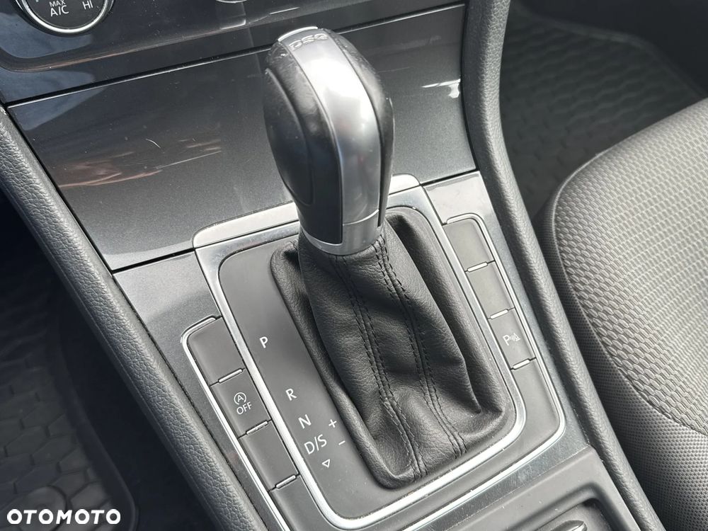 Volkswagen Golf 1.5 TSI BMT Comfortline DSG - 23