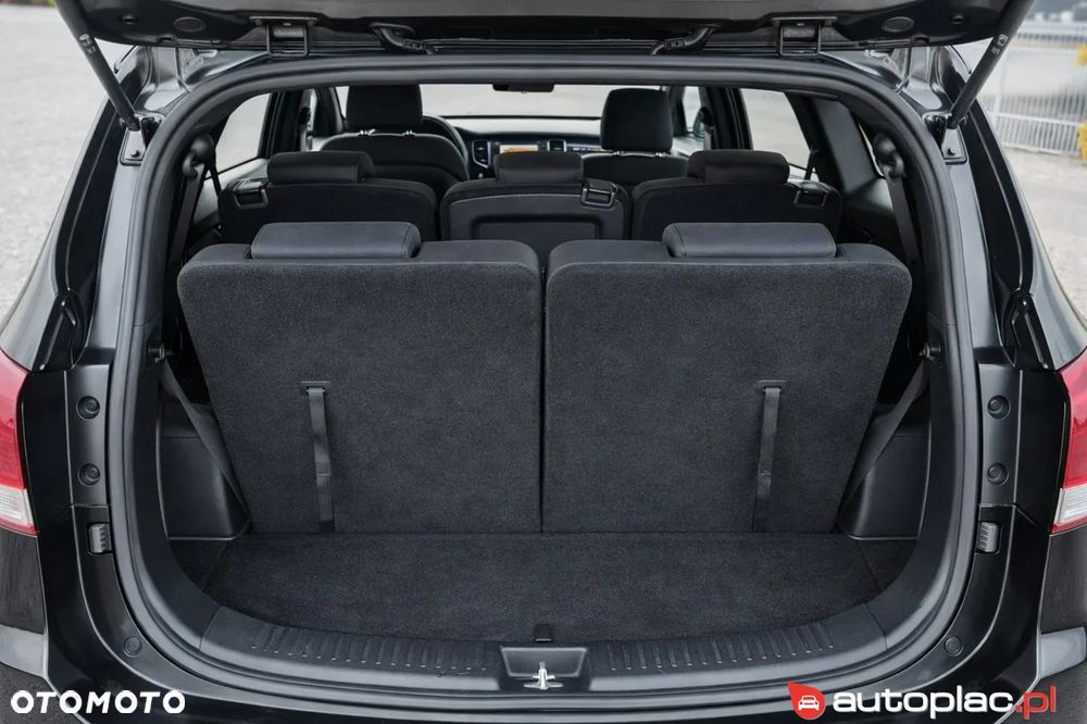 Kia Carens 1.6 GDI Dream Team Edition - 17