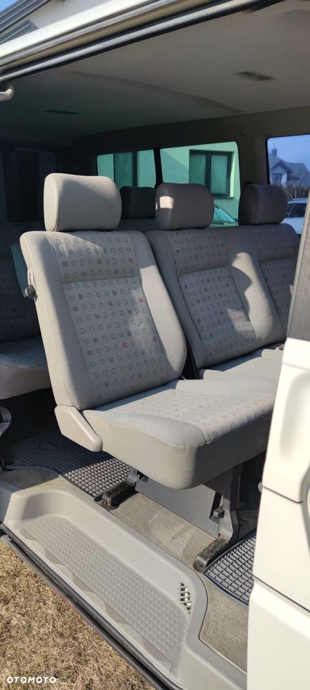 Volkswagen Caravelle - 10