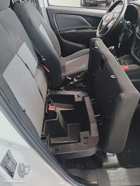 Fiat Doblo 1.3 MJ Easy  3Lugares - 28