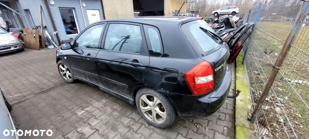 Kia Cerato HB Lampa lewy Tył 2006 - 2