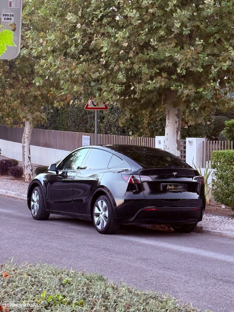 Tesla Model Y Long Range Dual Motor AWD - 29