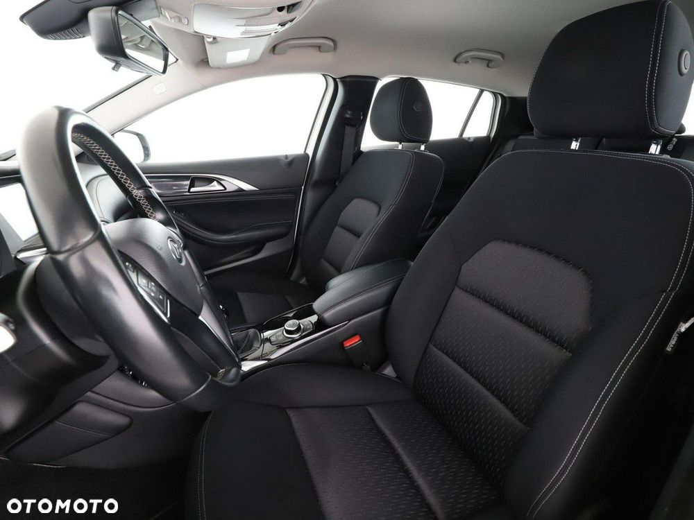 Infiniti Q30 - 14