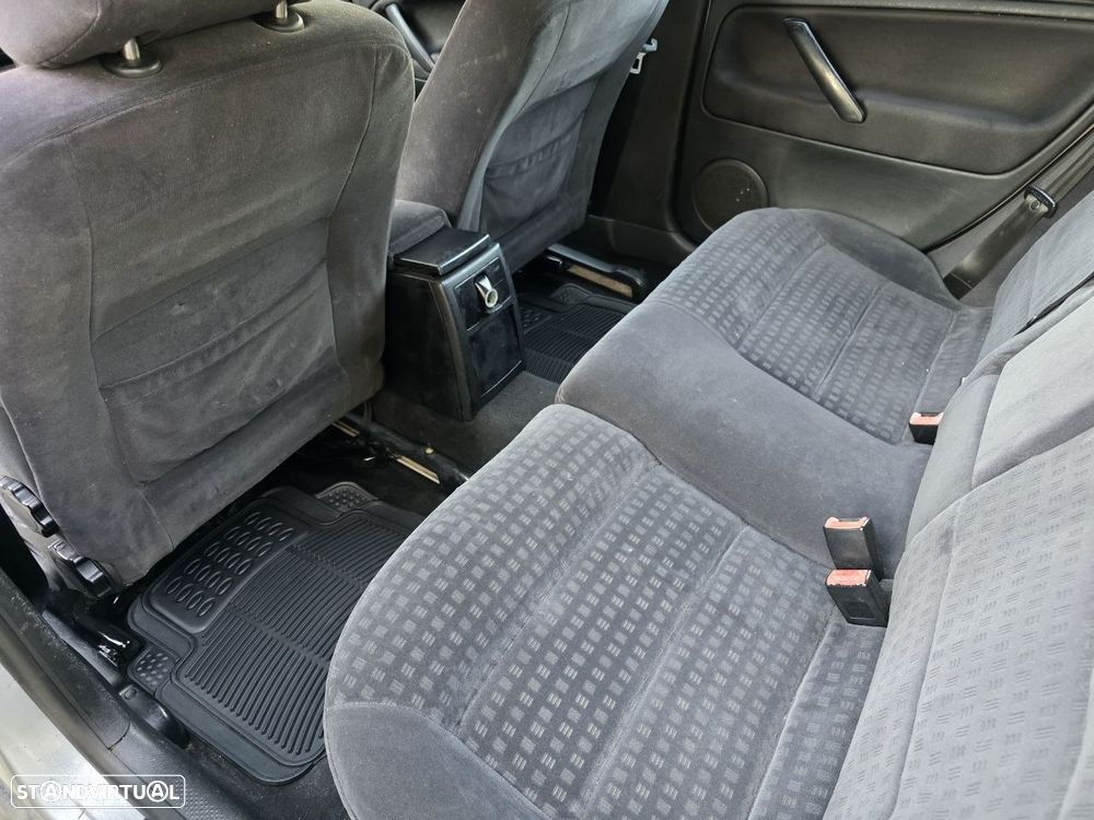 VW Passat Variant 1.9 TDi Confortline - 28