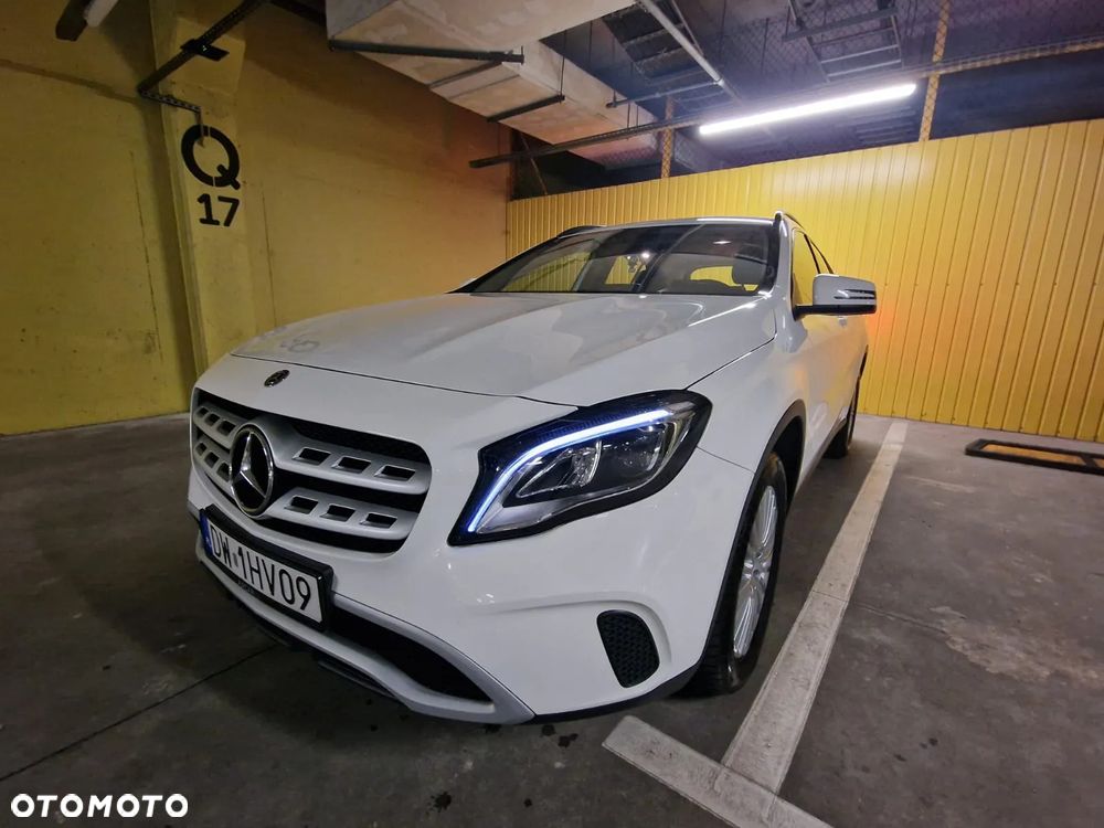 Mercedes-Benz GLA 180 7G-DCT - 2