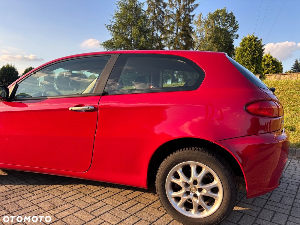 Alfa Romeo 147 1.6 Twin Spark Distinctive - 8