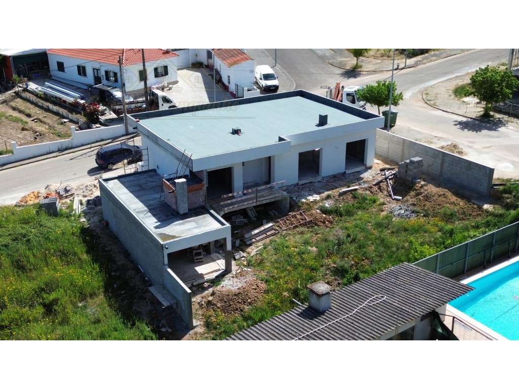 Moradia T3 NOVA com Piscina - Grande imagem: 2/53