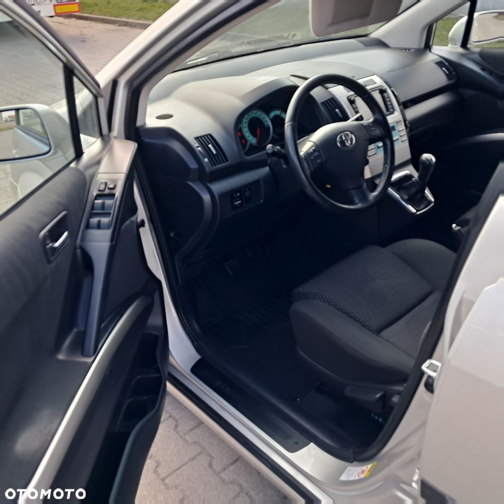 Toyota Corolla Verso - 14