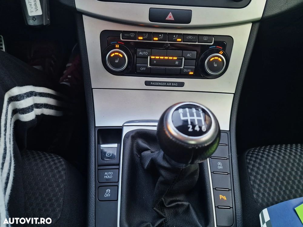Volkswagen Passat 1.6 TDI DPF BlueMotion Technology Comfortline - 9