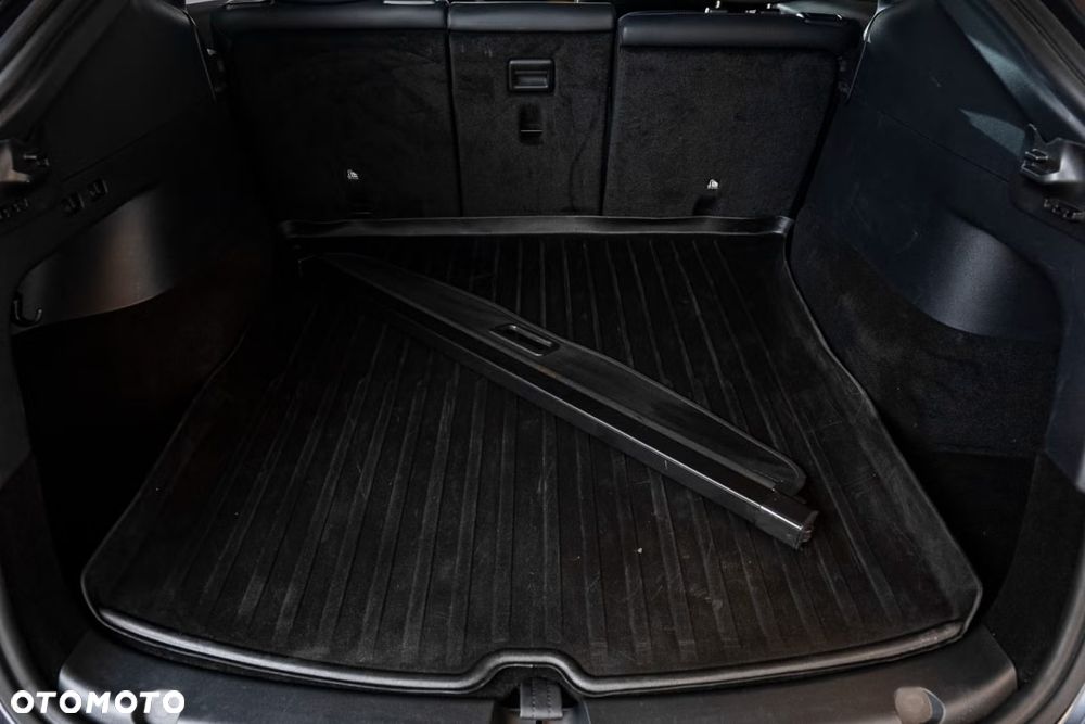 Tesla Model Y Long Range Dual Motor AWD - 8