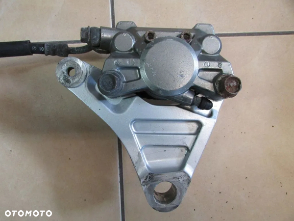 YAMAHA FZS 600 FAZER 98-02 zacisk hamulca tył klocki