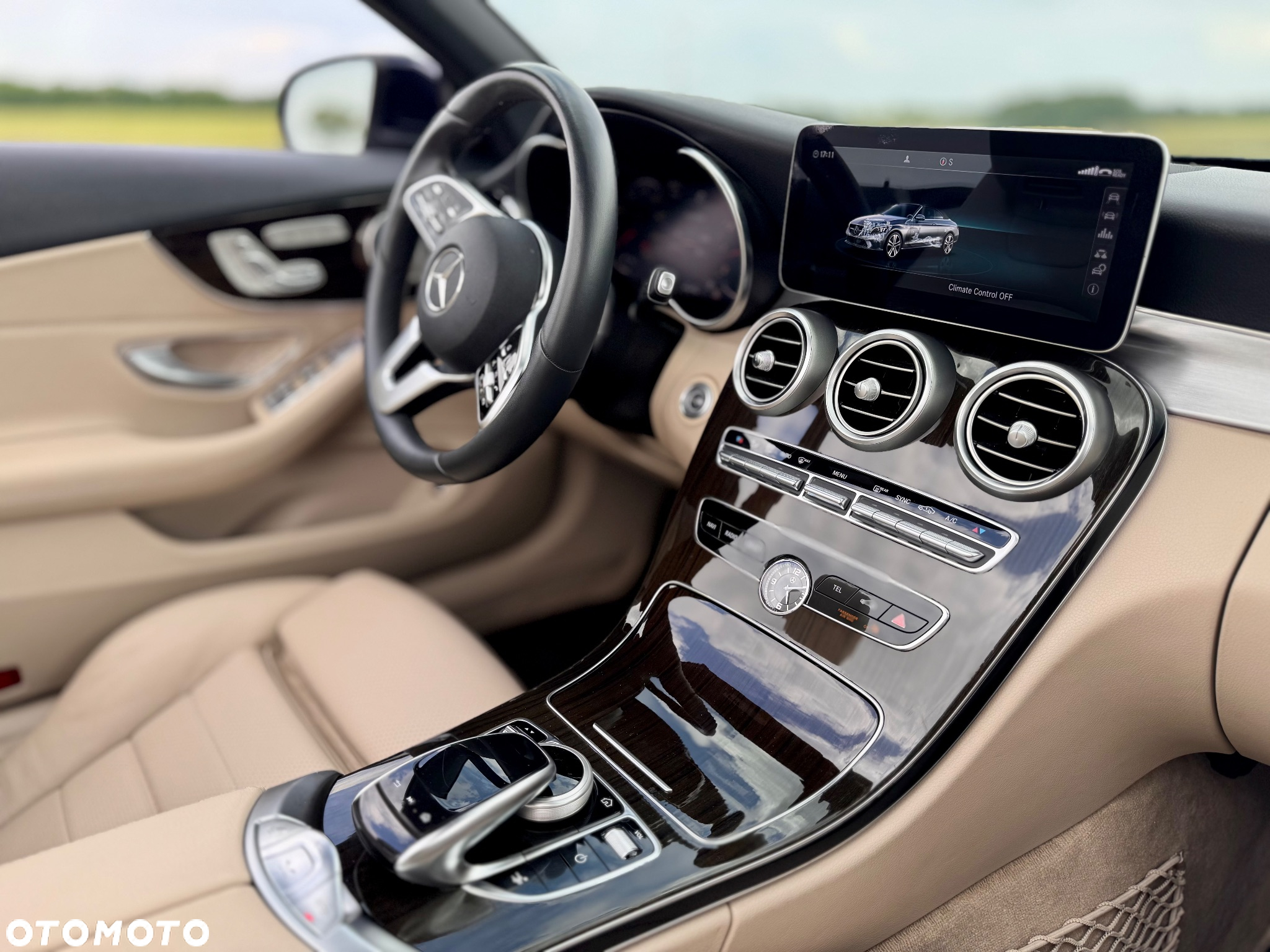Mercedes-Benz Klasa C 300 4Matic 9G-TRONIC AMG Line - 27