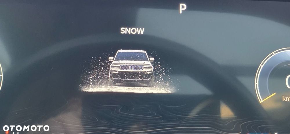 Jeep Grand Cherokee - 32