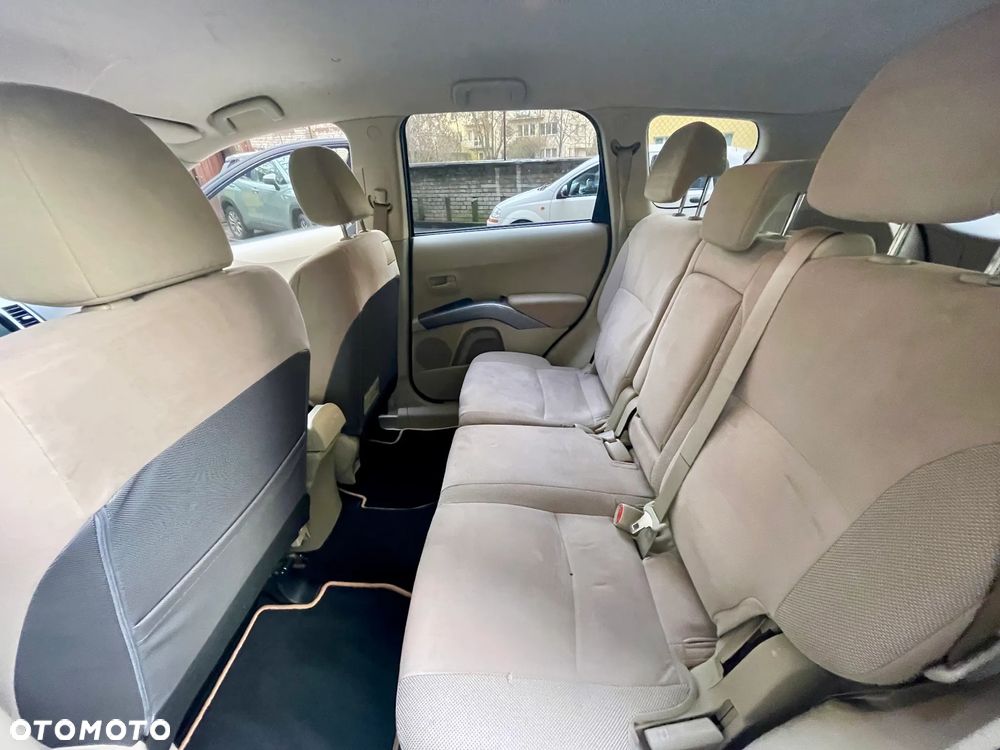 Mitsubishi Outlander 3.0 V6 XLS - 6