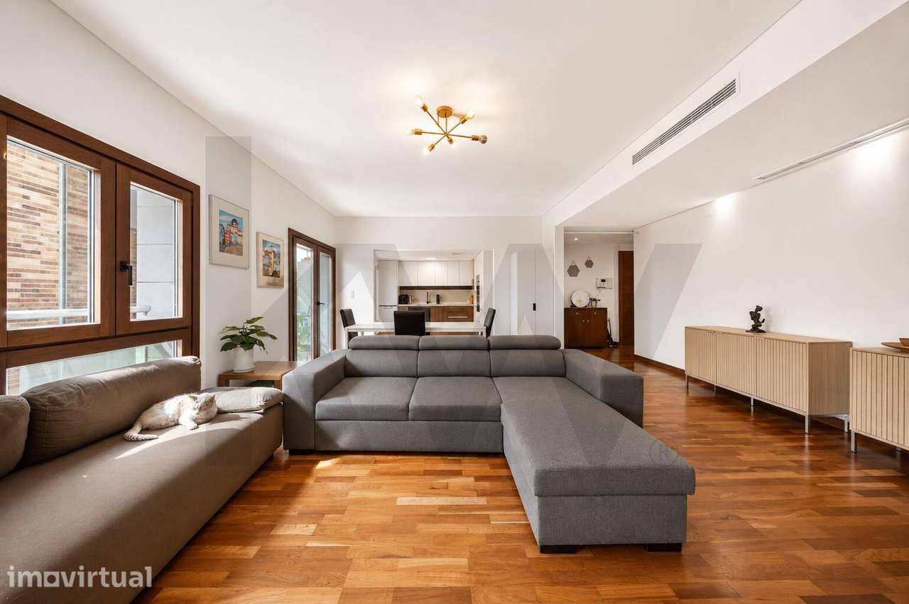Apartamento T3 com 3 Lugares de Garagem e Arrecadação | Urbanização Ca - Grande imagem: 3/45