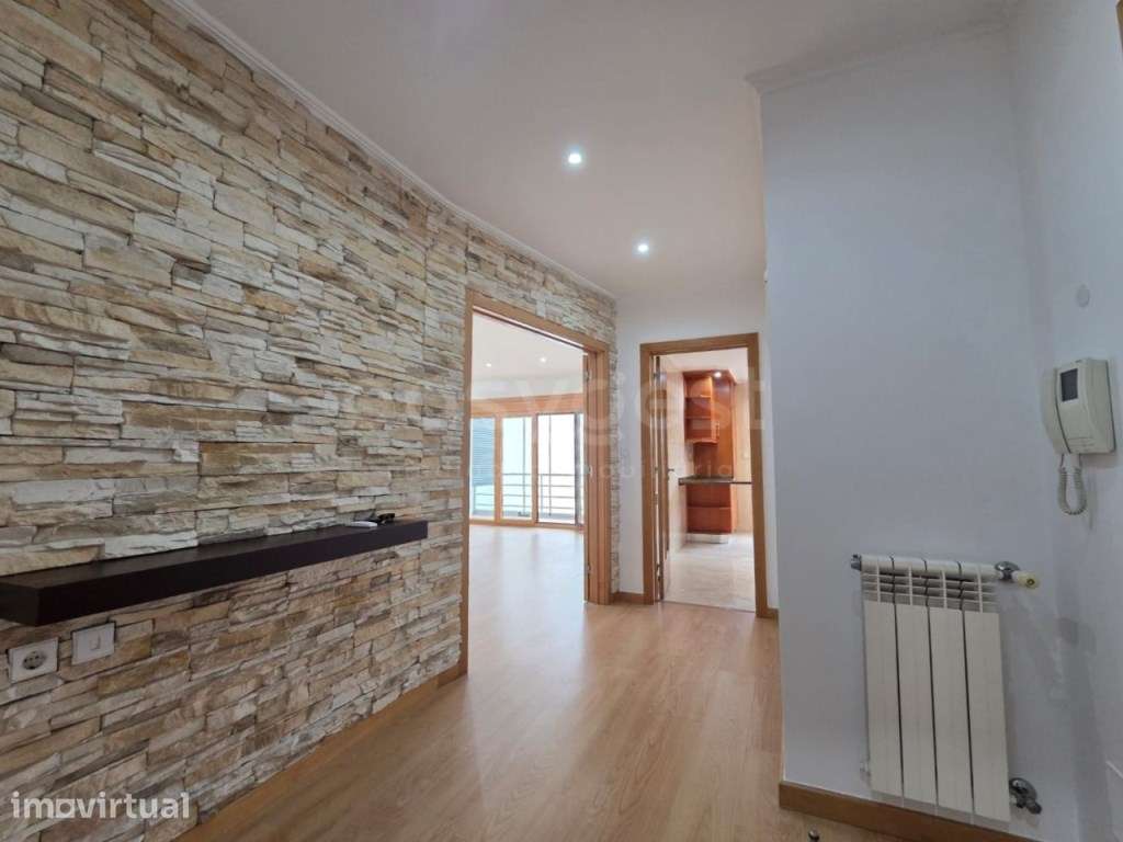 Apartamento T3 - Colinas do Cruzeiro - 4 Parqueamentos - Grande imagem: 2/17