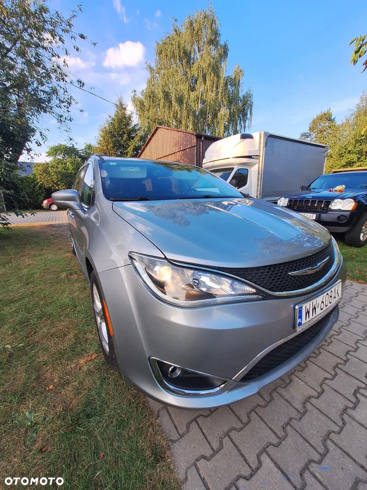 Chrysler Pacifica - 10