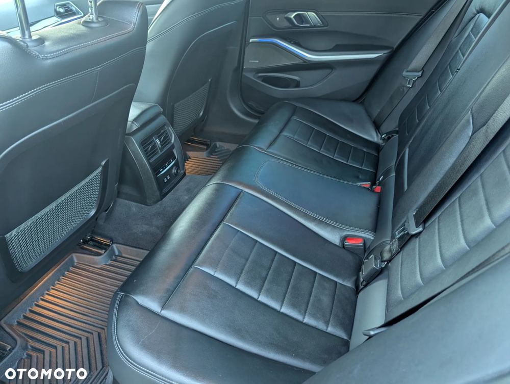 BMW Seria 3 320d Sport Line - 18
