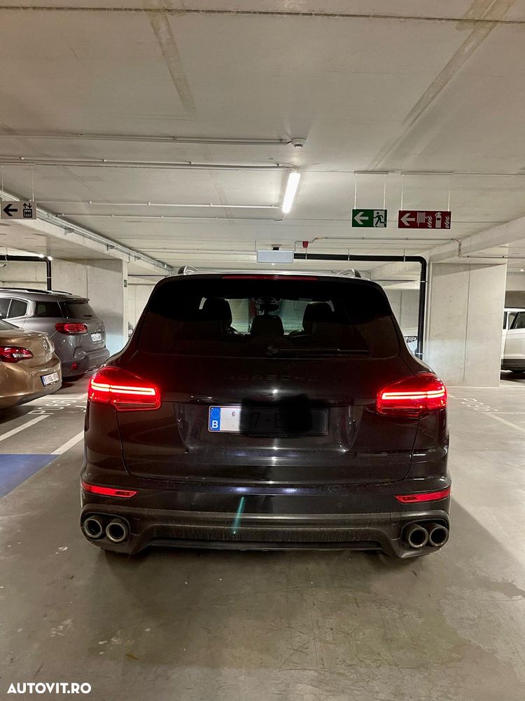 Porsche Cayenne - 2