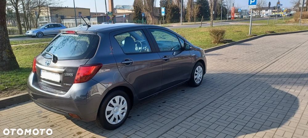 Toyota Yaris Hybrid 100 Life - 4