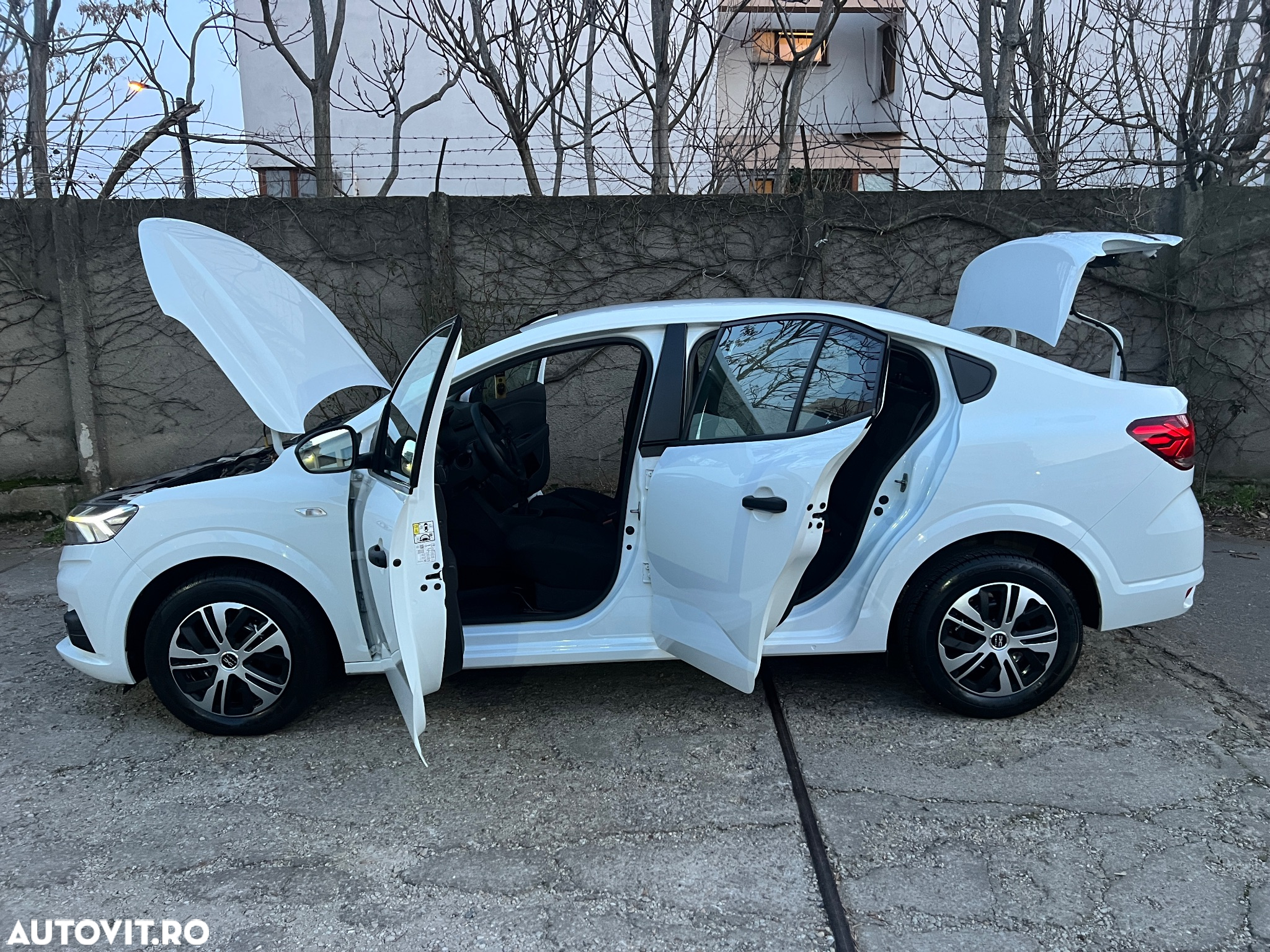Dacia Logan TCe 90 MT6 Comfort - 4