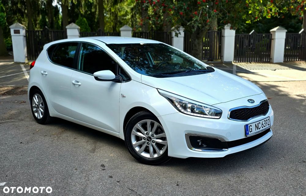 Kia Ceed 1.6 CRDi 136 ISG Dream Team Edition - 6