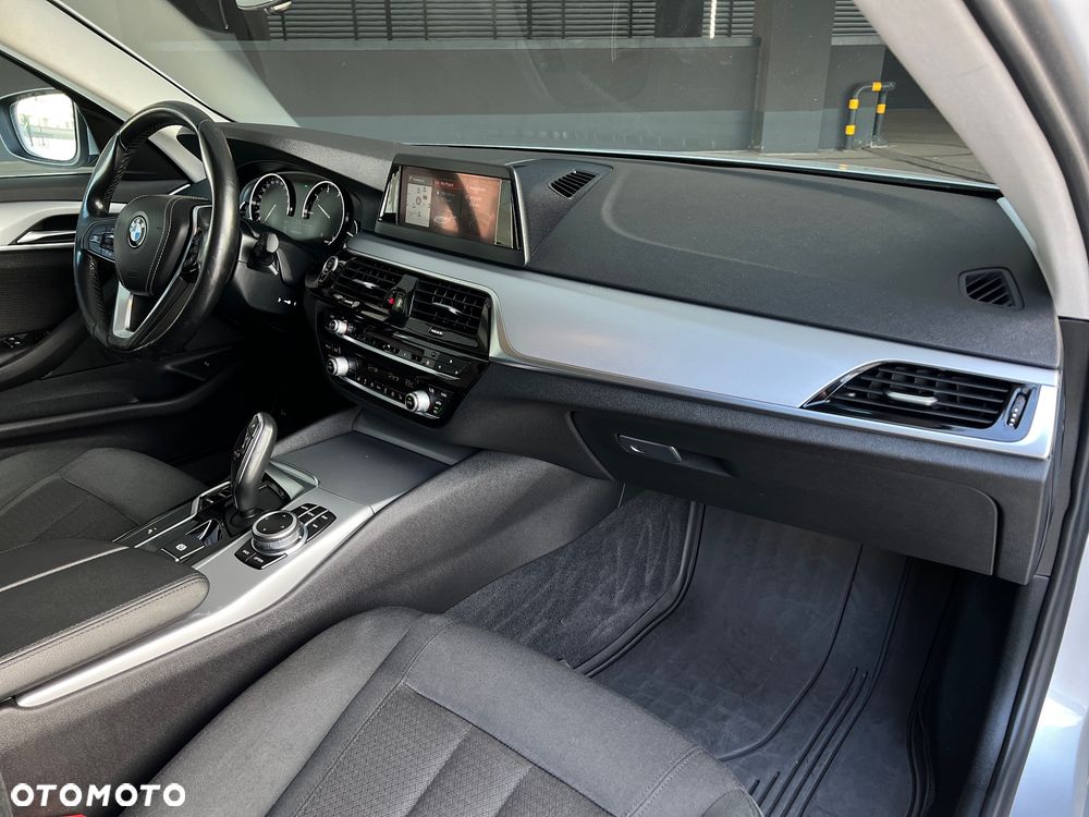 BMW Seria 5 530d xDrive Sport Line - 38