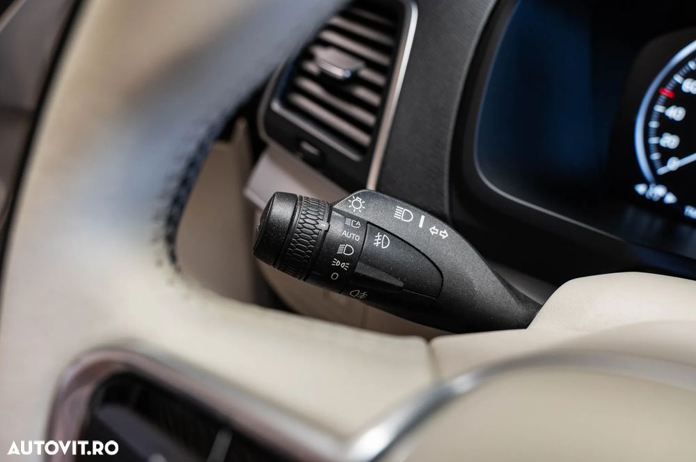 Volvo XC 90 D5 AWD Geartronic Momentum - 24