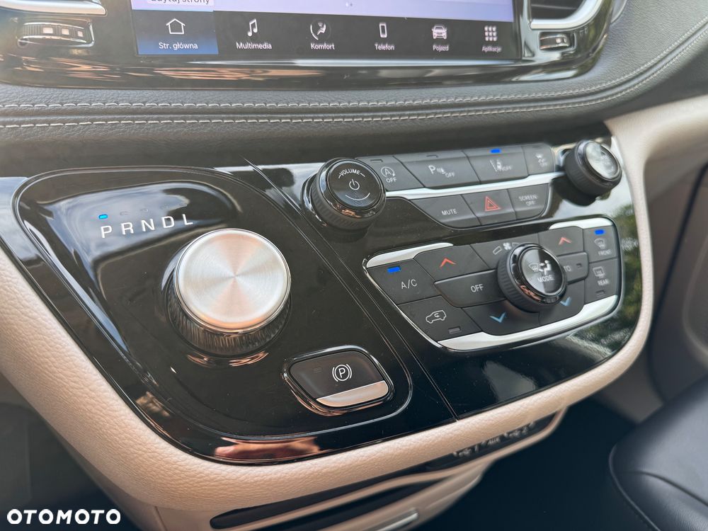 Chrysler Pacifica - 27