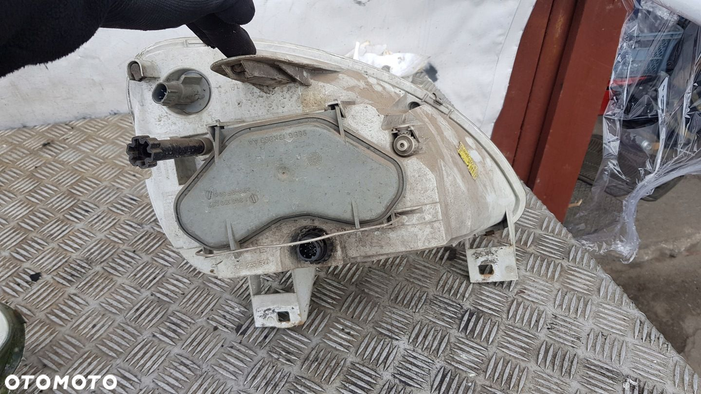 GAZ GAZELA GAZELLE LAMPA PRAWY PRZÓD - 12