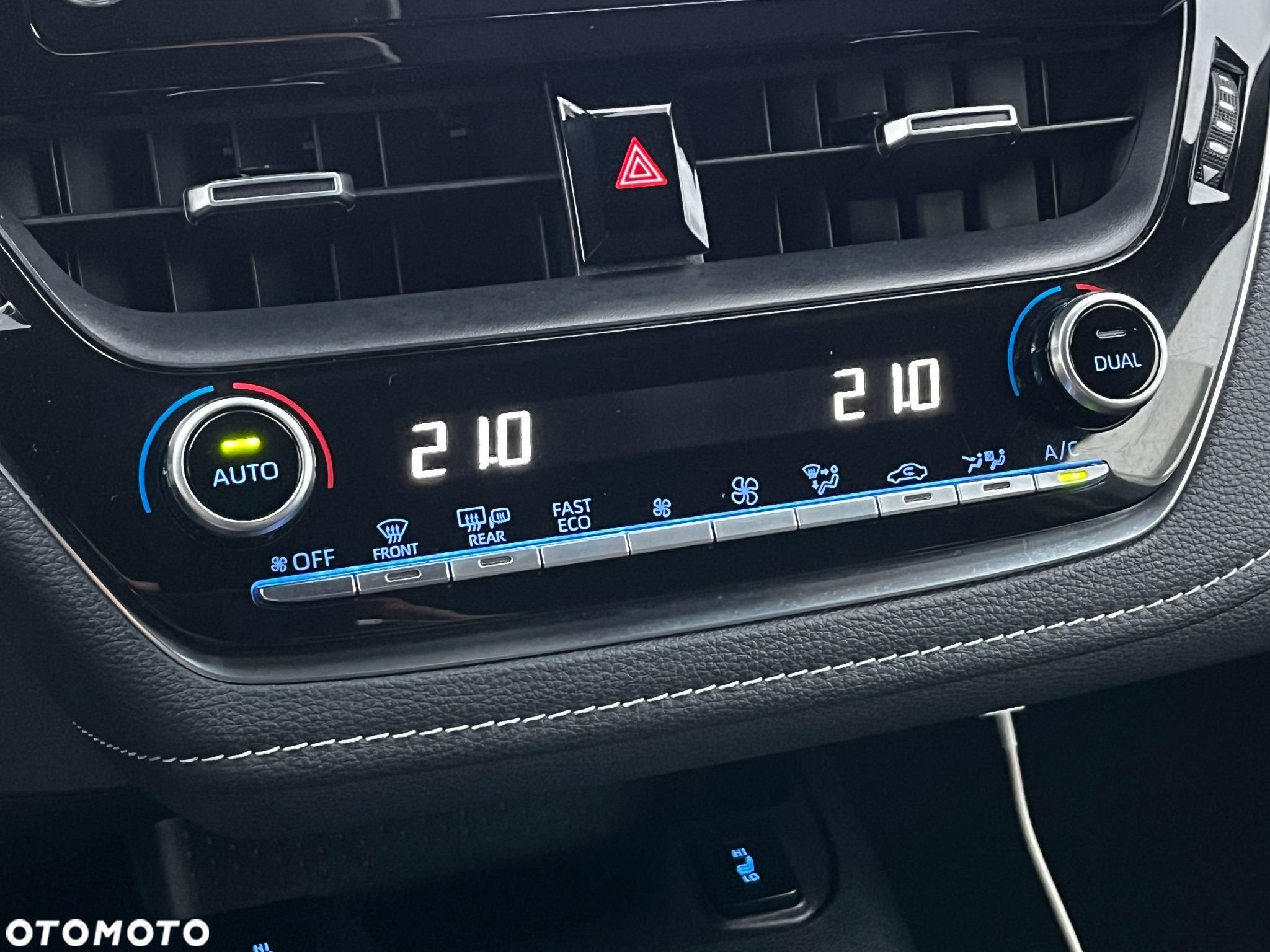 Toyota Corolla 1.8 Hybrid Comfort - 28