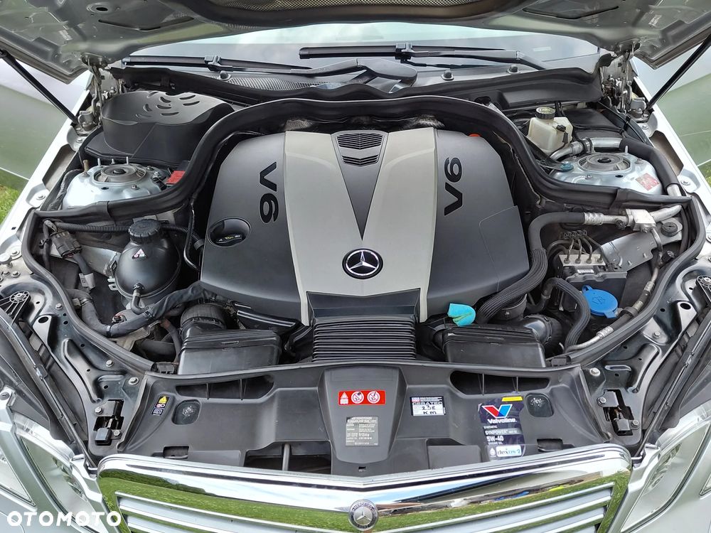 Mercedes-Benz Klasa E 300 CDI DPF BlueEFFICIENCY 7G-TRONIC Elegance - 31