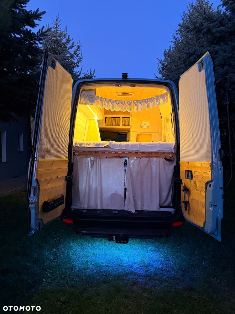 Mercedes-Benz Sprinter - 24