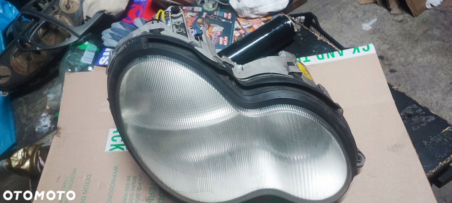 LAMPA PRAWA XENON MERCEDES W203 A2038201261 STAN BDB KOMPLETNA - 4