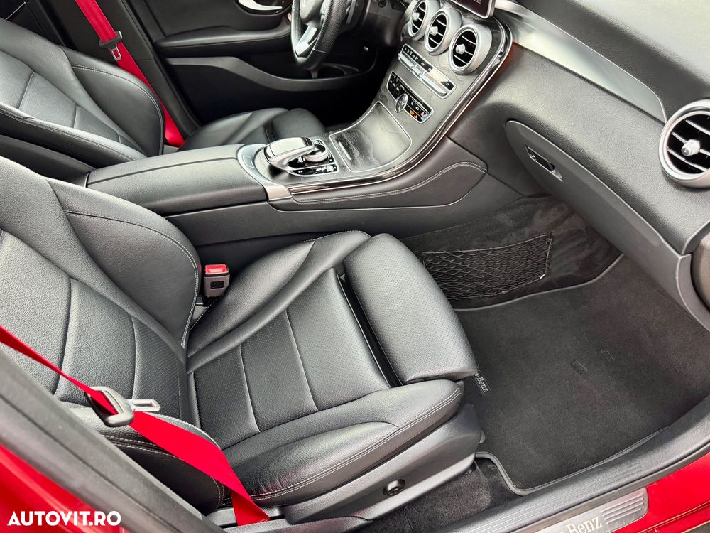 Mercedes-Benz GLC 300 4Matic 9G-TRONIC AMG Line - 11