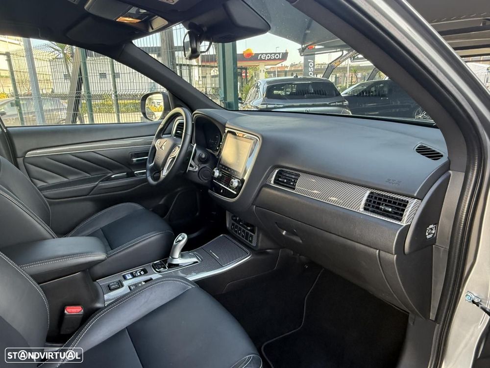 Mitsubishi Outlander 2.4 Intense - 37