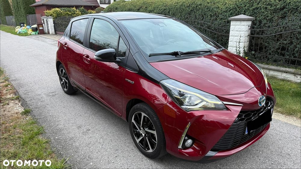 Toyota Yaris Hybrid 100 Selection - 4