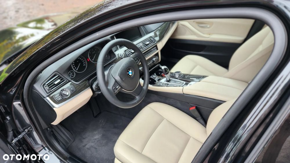 BMW Seria 5 530d Touring Luxury Line - 2