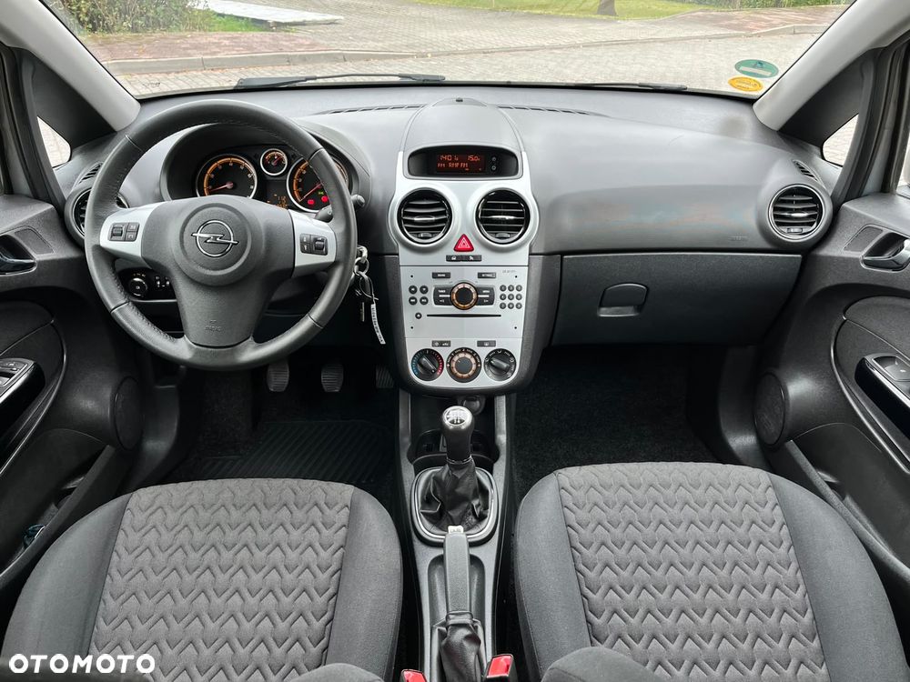 Opel Corsa 1.2 16V Edition / Active - 40