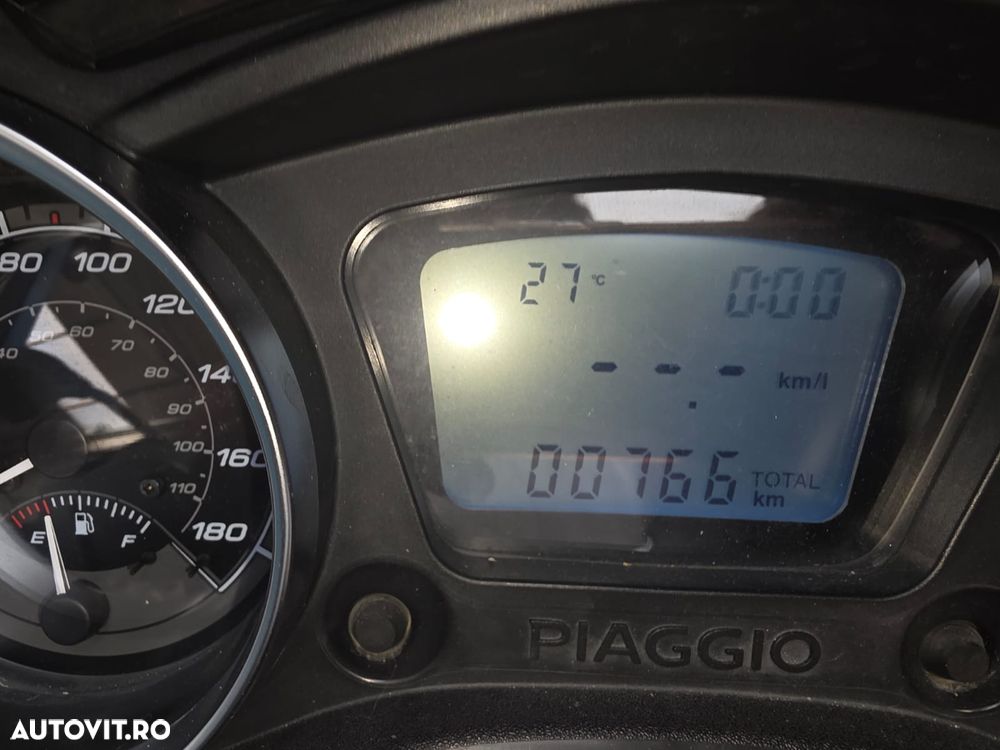 Piaggio MP3 350 Sport - 3