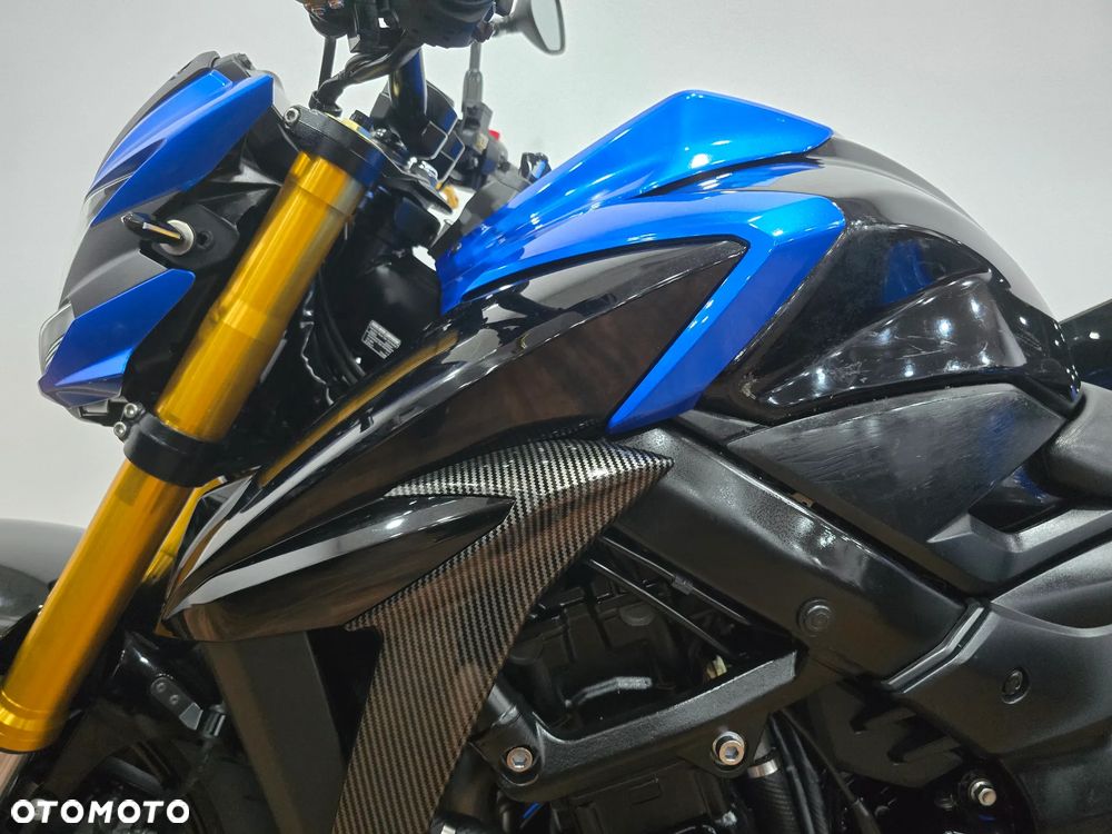 Suzuki GSX - 20