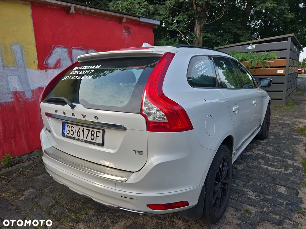 Volvo XC 60 T5 AWD Geartronic Momentum - 13
