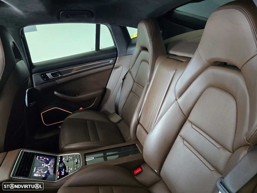 Porsche Panamera 4 E-Hybrid - 32