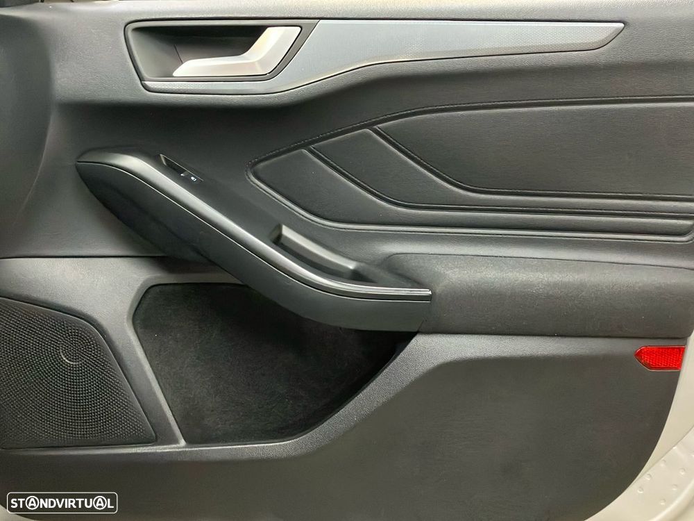 Ford Focus 1.0 EcoBoost Active X - 21