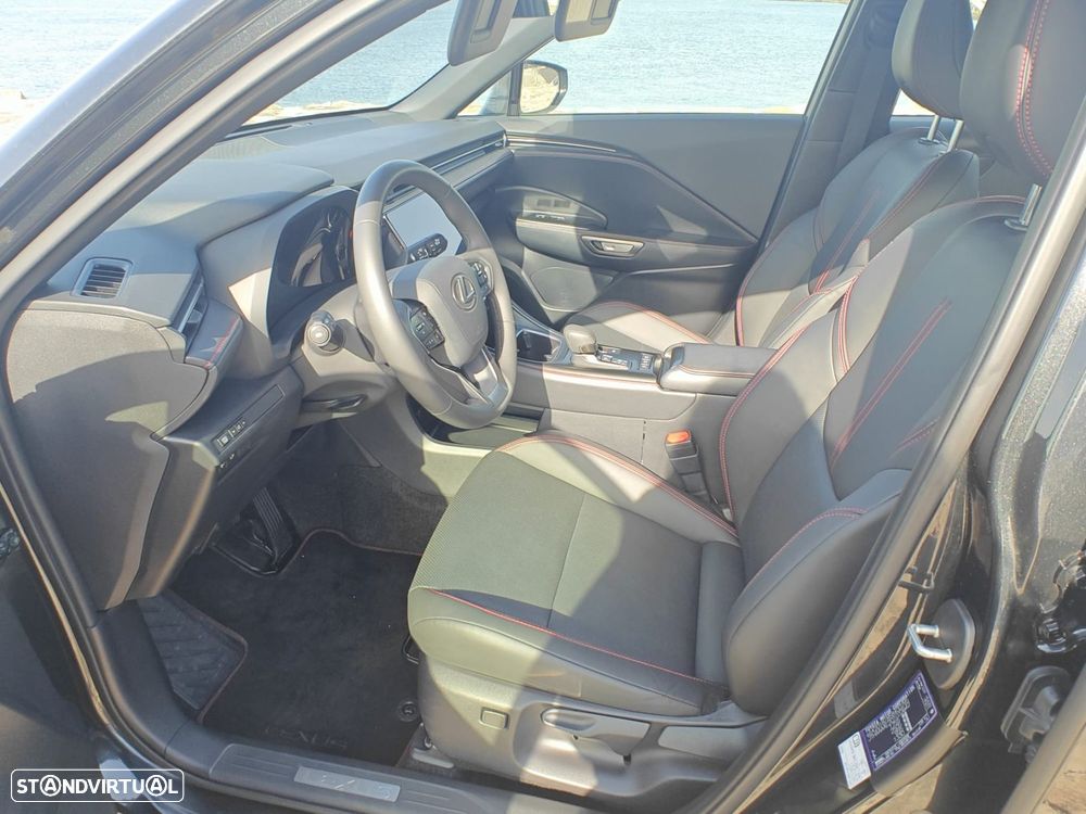 Lexus LBX - 17