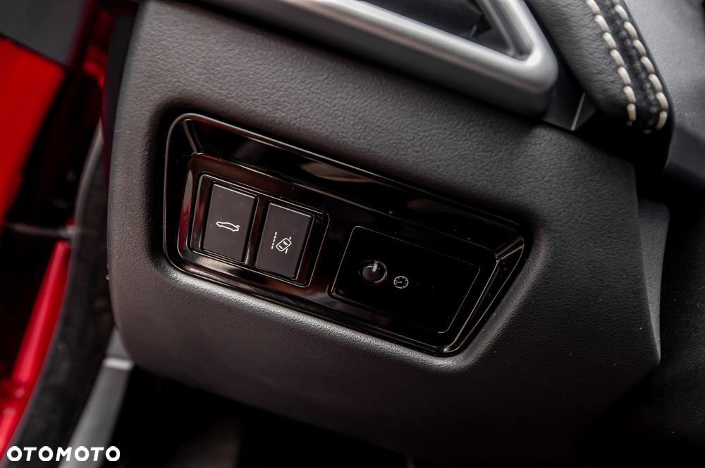 Jaguar XE - 32