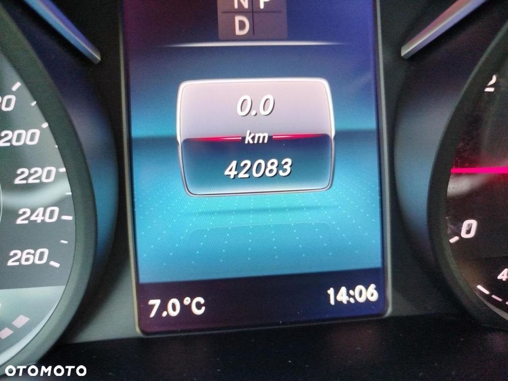 Mercedes-Benz Klasa V - 16