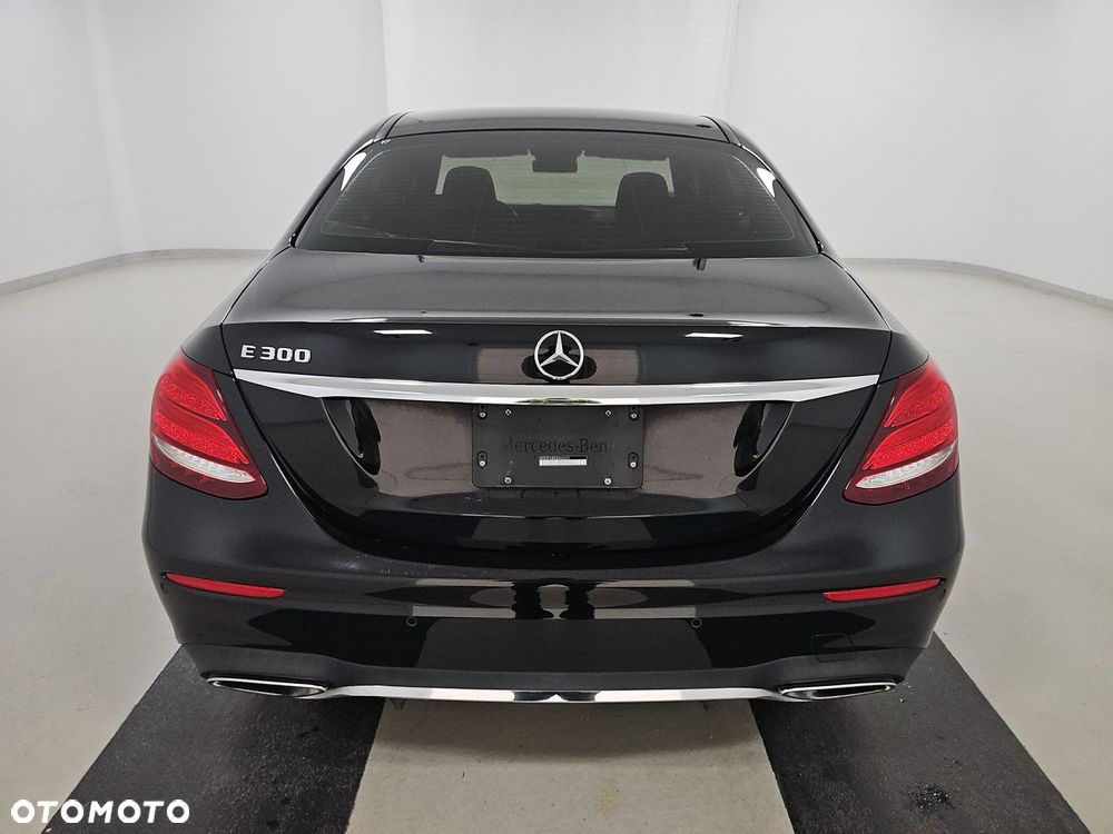 Mercedes-Benz Klasa E 300 9G-TRONIC AMG Line - 5