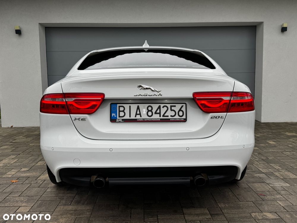 Jaguar XE 2.0 T R-Sport - 13